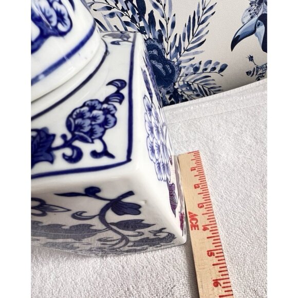 Chinoiserie Square Ginger Jar Small Blue White Floral Ceramic Lidded 4.5 x 4 x 7 - Picture 5 of 9